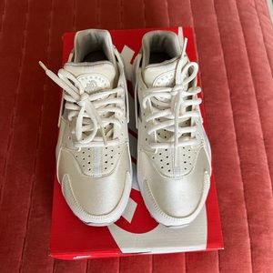 Womens Nike Huarache Run Shoes Size:6.5